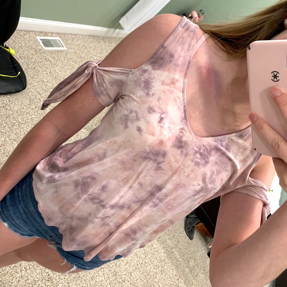 Soft&sexy AE Tank top w/ tie sleeves 🌟